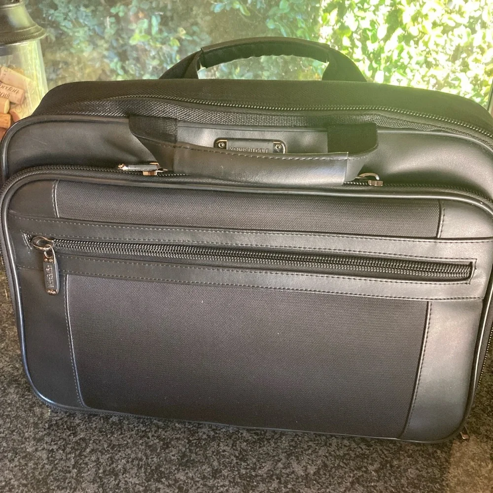 Kenneth Cole Reaction Black laptop case